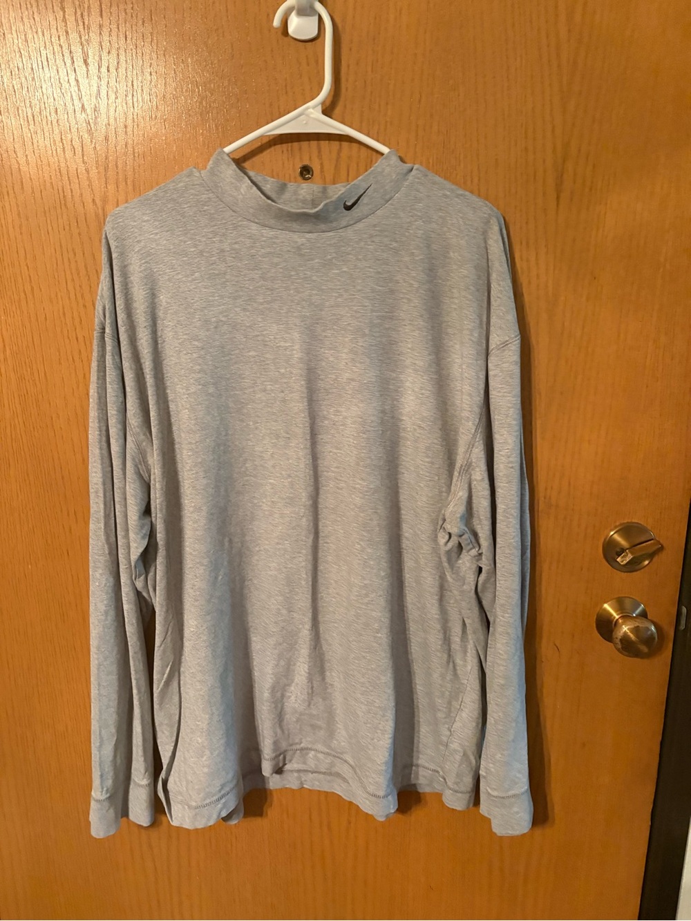 Nike Men's Heather Gray Long-Sleeve Performance Tee